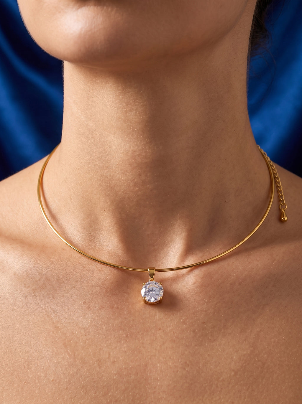 The Solitaire Torque Choker