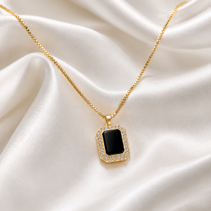 the black velvet solitaire