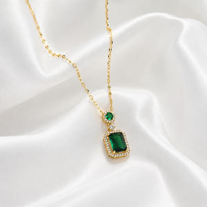 the emerald halo pendant